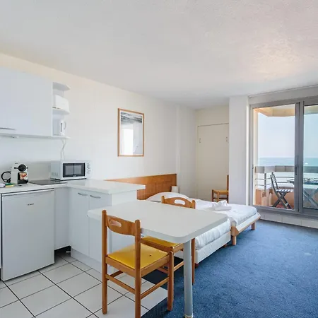 Helder Vue - Welkeys Apartman *