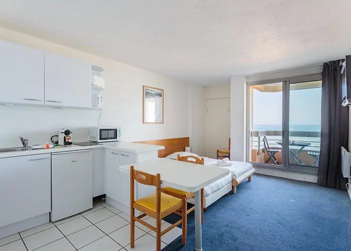 Helder Vue - Welkeys Apartman *